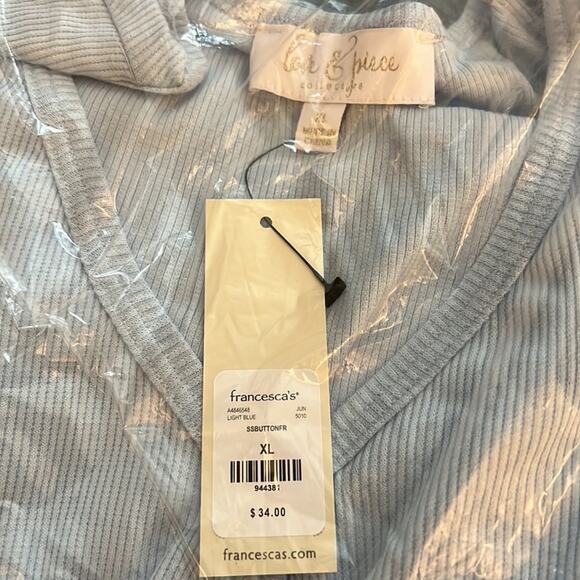 Lorielle Ribbed Button front Cinched Top - Picture 4 of 4